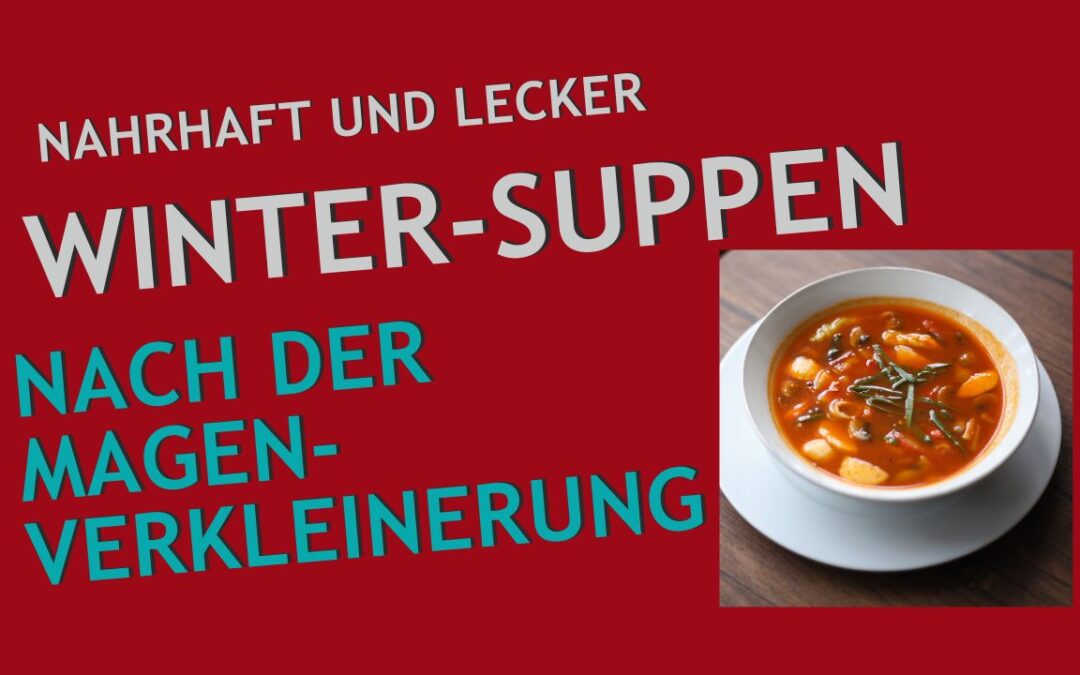 Eine dampfende Schüssel Wintersuppe auf einem Holztisch – Symbol für warme, eiweißreiche Mahlzeiten nach Magenverkleinerung.“
